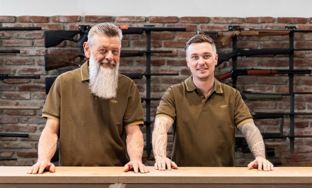 Startseite 14 – Hanz Arms Hermann und Christoph Hanz im Geschäft